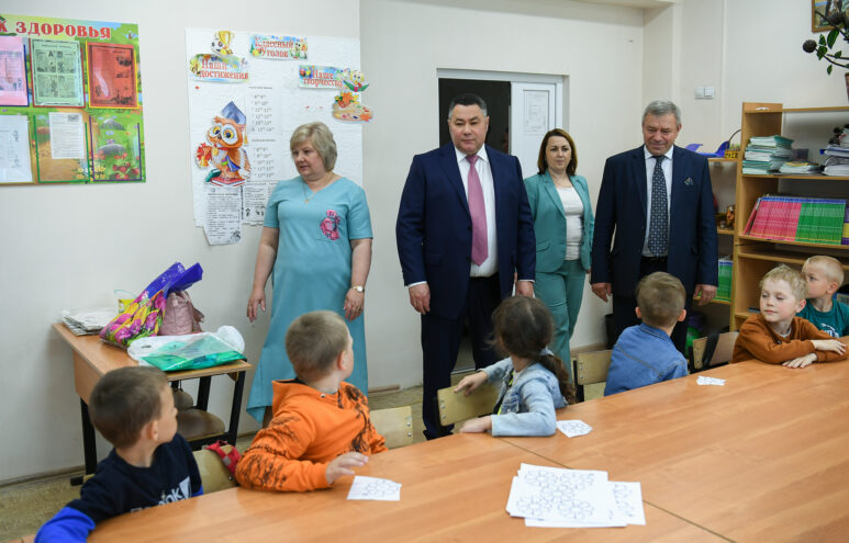 Игорь Руденя посетил одну из лучших школ в России в Калязине