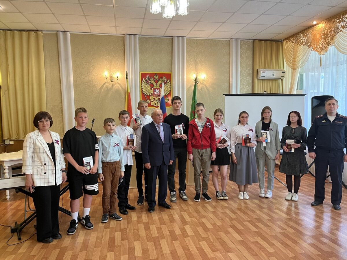 Юным жителям Торопецкого района вручили их первые паспорта