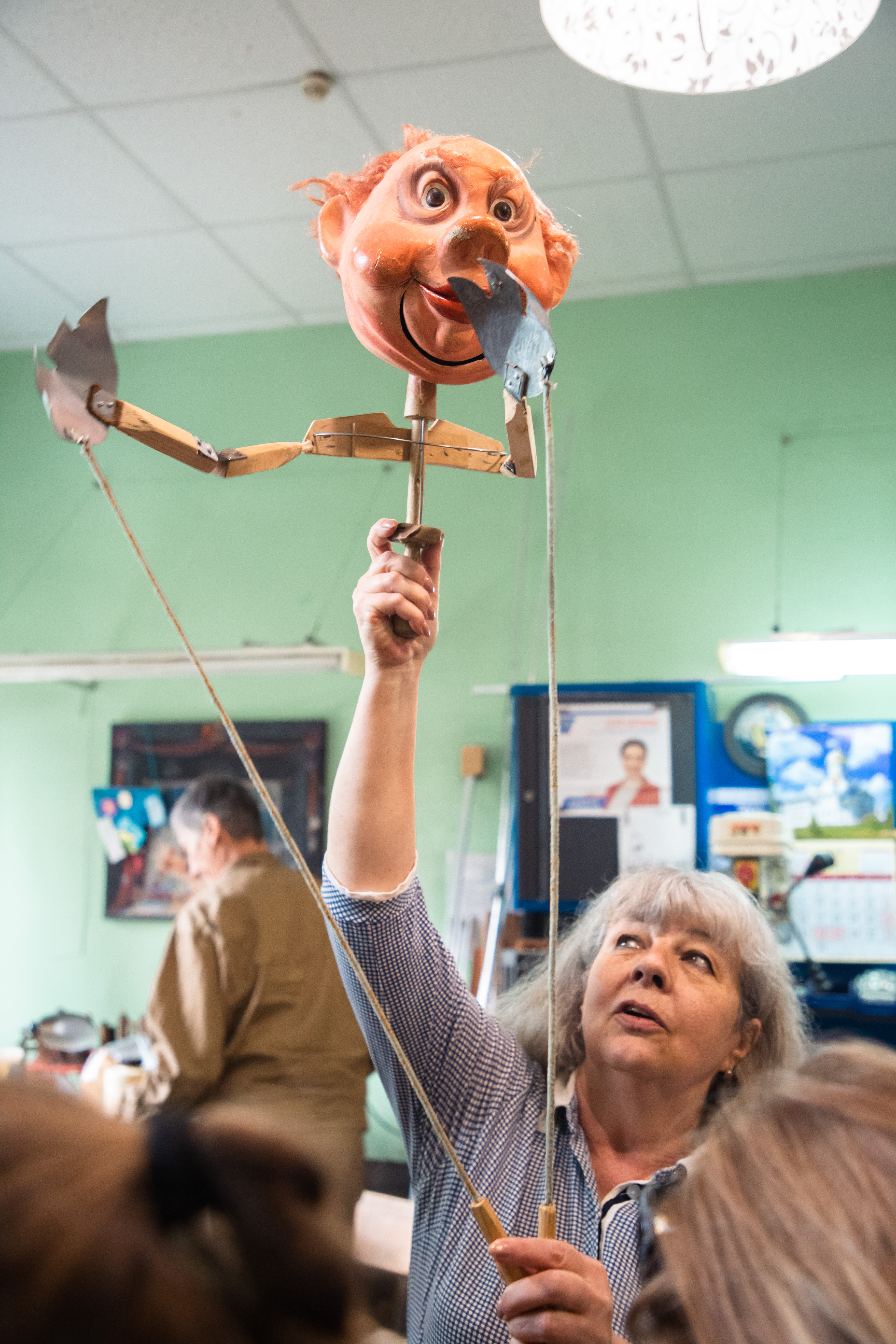 Путешествие по закулисью: Тверской театр кукол пригласил зрителей в мастерские