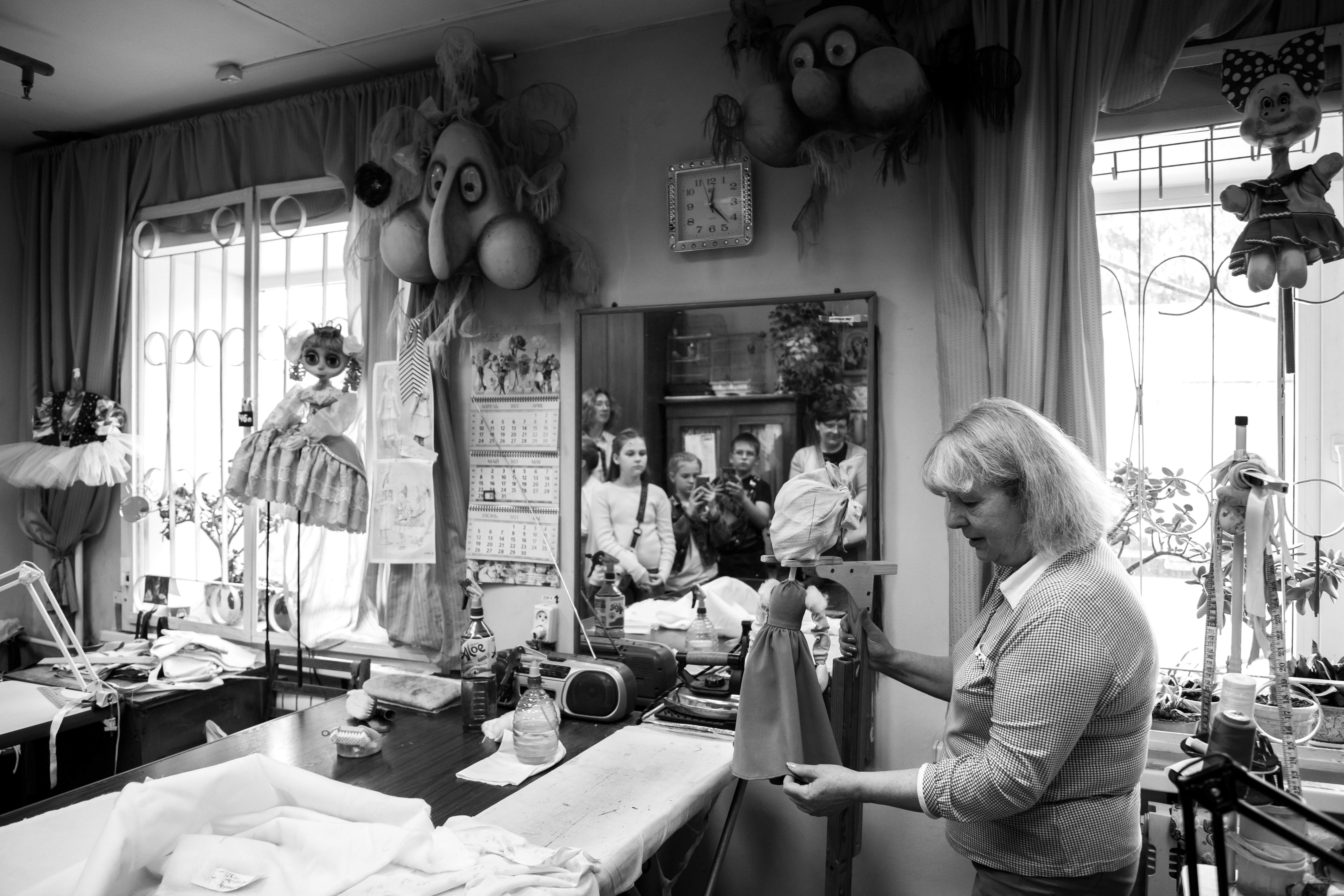 Путешествие по закулисью: Тверской театр кукол пригласил зрителей в мастерские