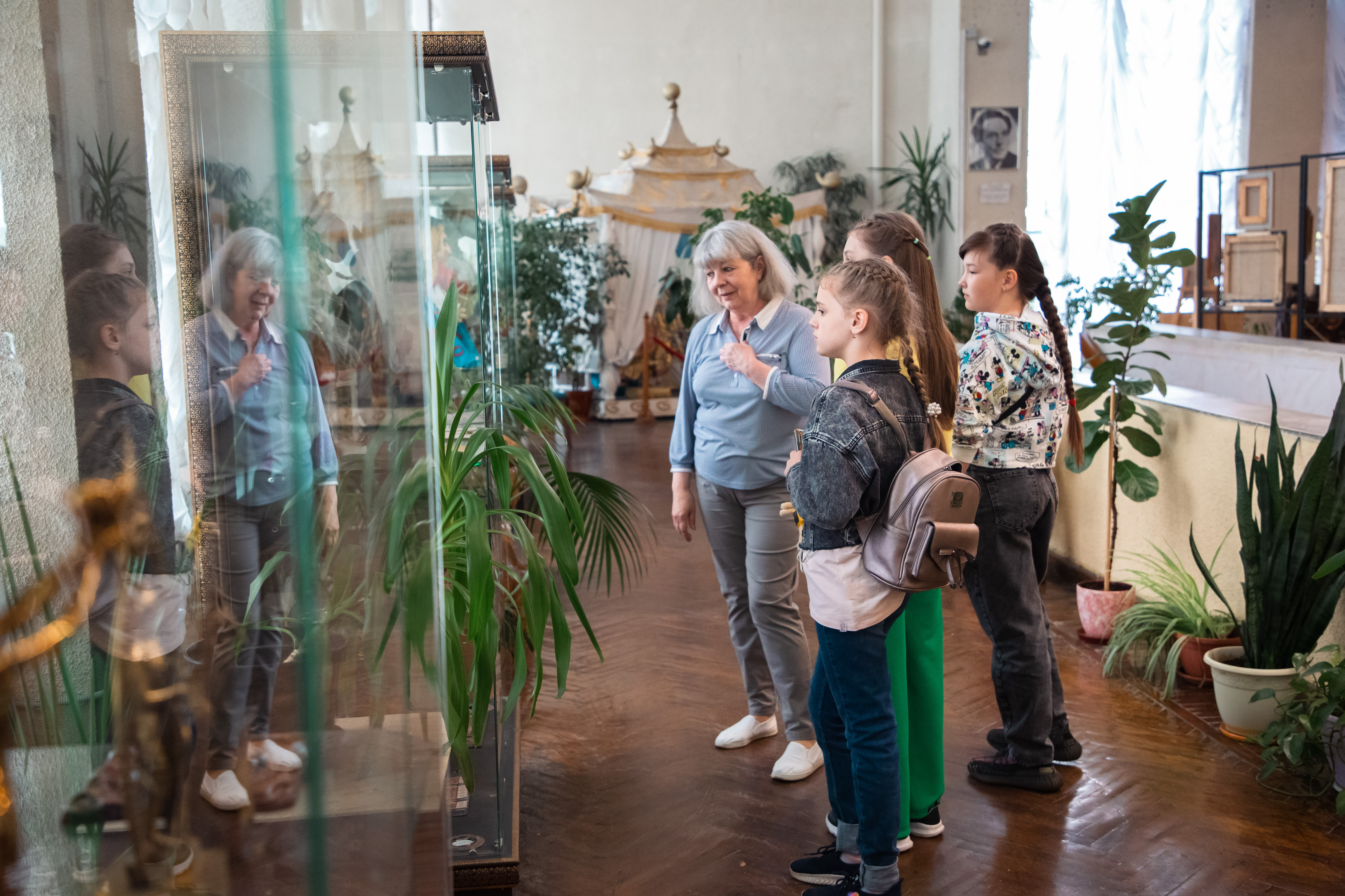 Путешествие по закулисью: Тверской театр кукол пригласил зрителей в мастерские