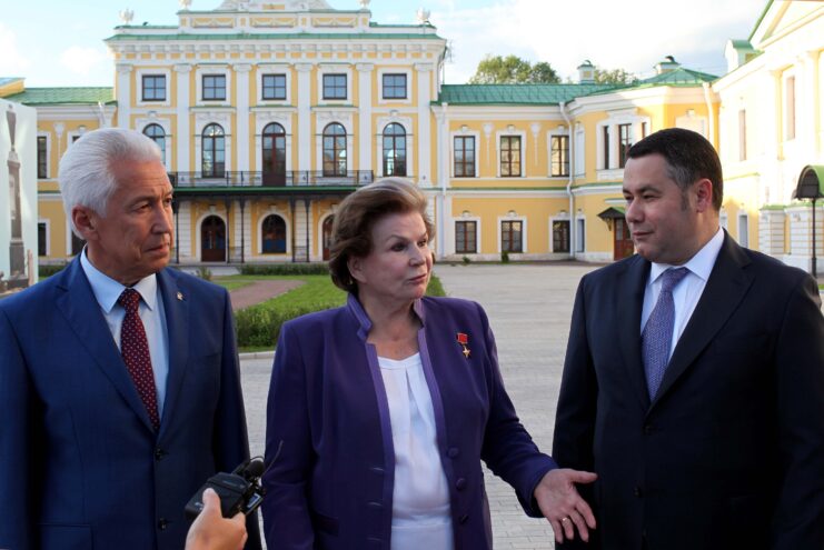 Игорь Руденя поздравил первую в мире женщину-космонавта с награждением Орденом Гагарина Игорь Руденя поздравил первую в мире женщину-космонавта с награждением Орденом Гагарина