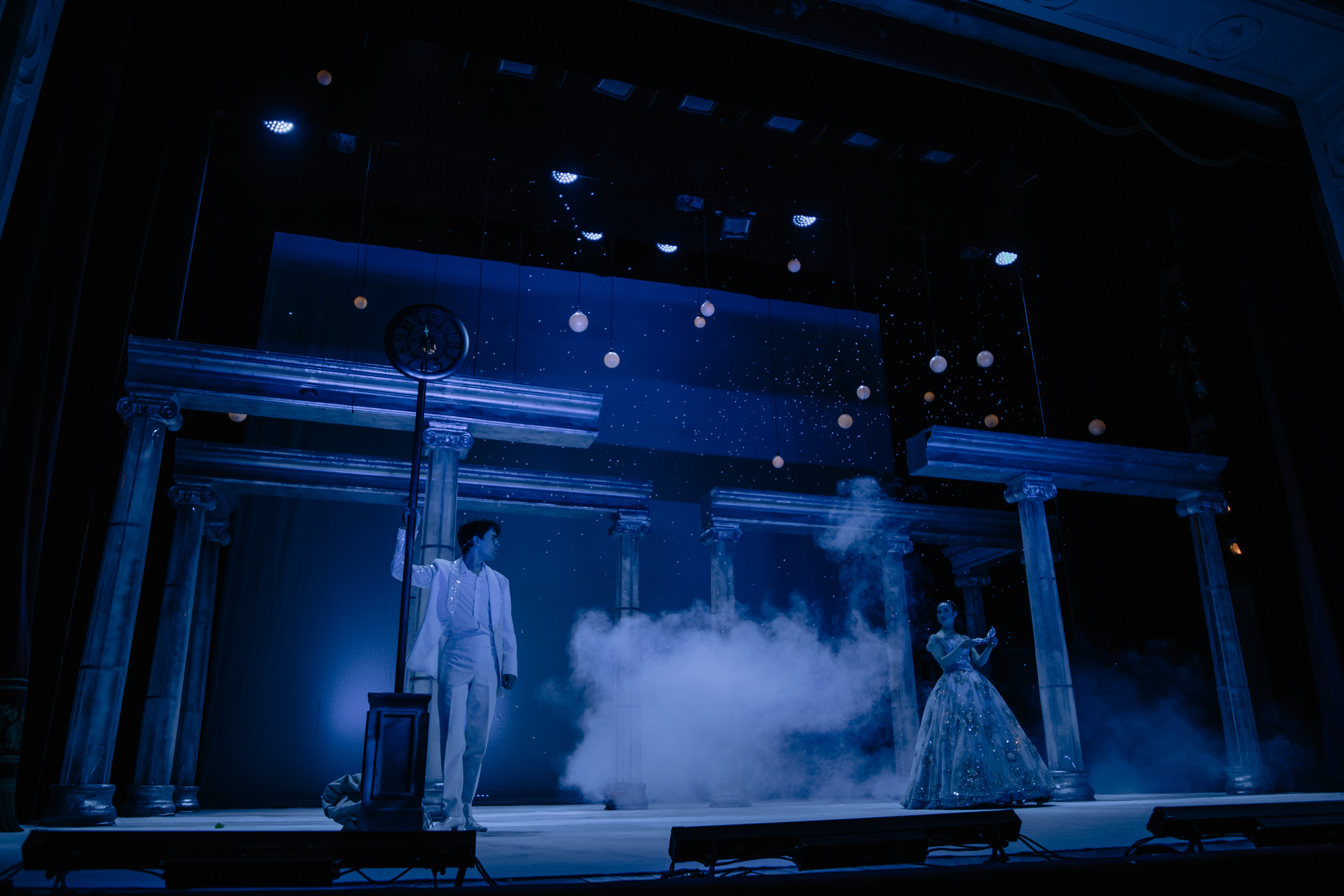 Не маленький принц: В Тверском театре драмы представили музыкальную сказку «Бал для Золушки»