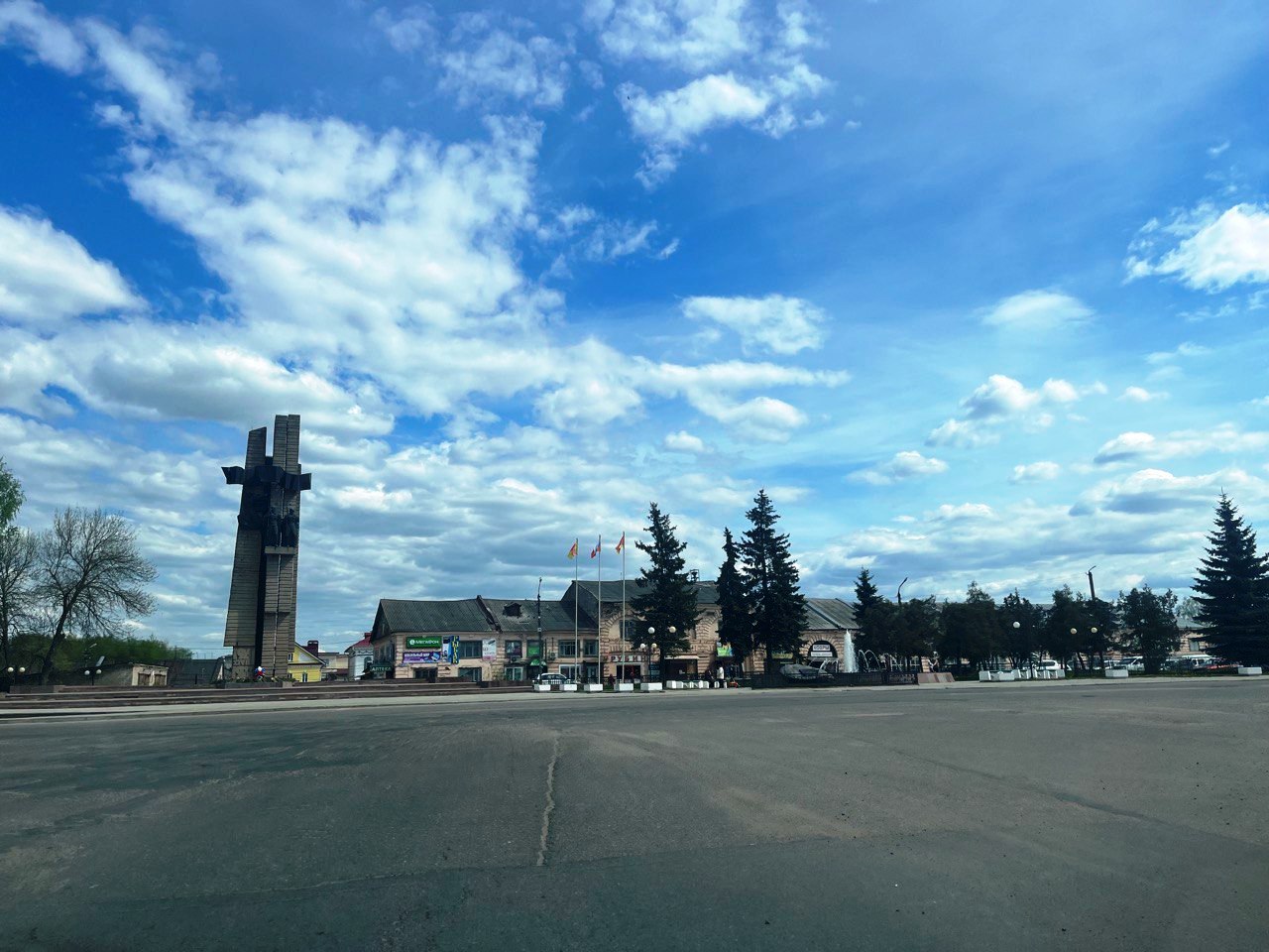 В Максатихе, Бежецке и Красном Холме ремонтируют участки региональных трасс В Максатихе, Бежецке и Красном Холме ремонтируют участки региональных трасс