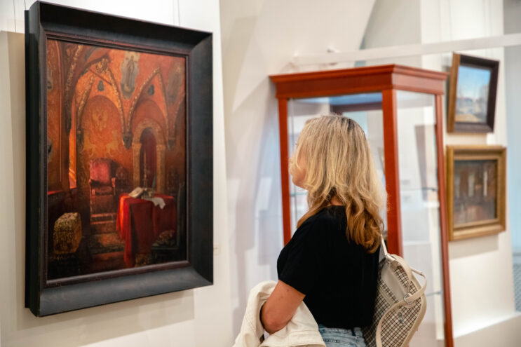 Классическая живопись и православные мотивы: В Твери открылась выставка объединения "Русскiй Мiръ"