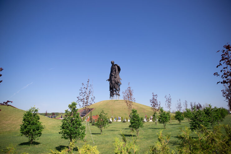 За три года Ржевский мемориал Советскому солдату посетили почти 4,5 миллиона человек Многодетные семьи смогут бесплатно посетить филиал Музея Победы в Тверской области