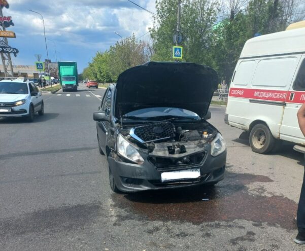 В Твери столкнулись две иномарки