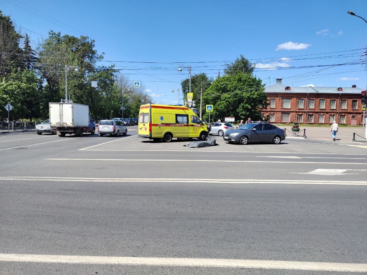 В Твери у стадиона Химик произошло ДТП В Твери у стадиона Химик произошло ДТП