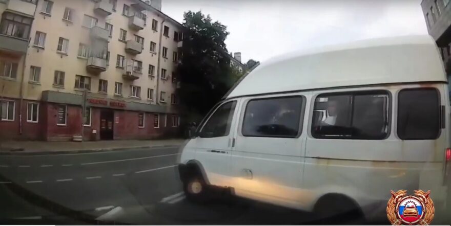 В Твери оштрафовали водителя автобуса, который нарушил ПДД и чудом избежал аварии В Твери оштрафовали водителя автобуса, который нарушил ПДД и чудом избежал аварии