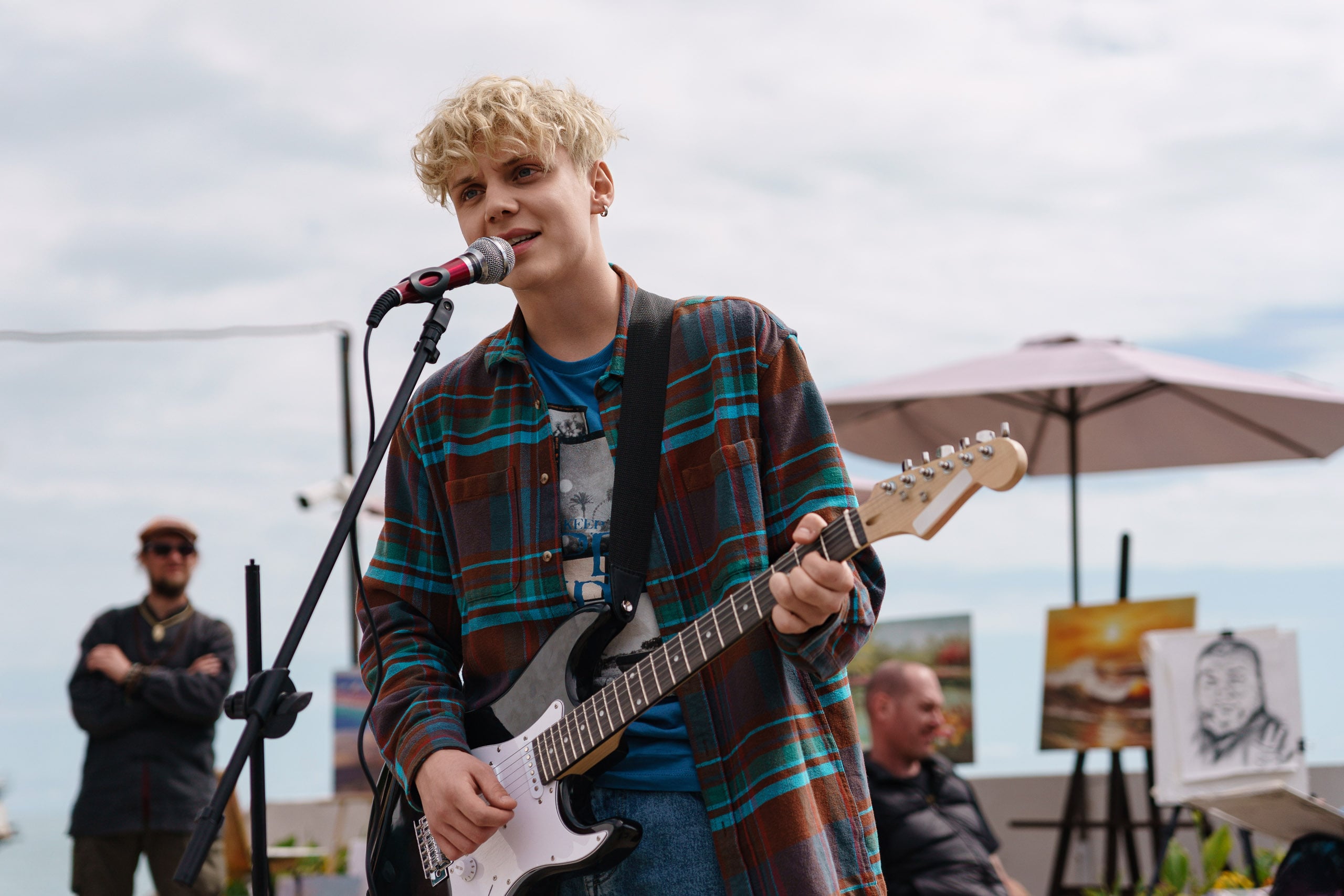 Музыка нас связала: Wink и СТС завершили съемки музыкального сериала «Плакса» с участием Вани Дмитриенко и Ники Жуковой