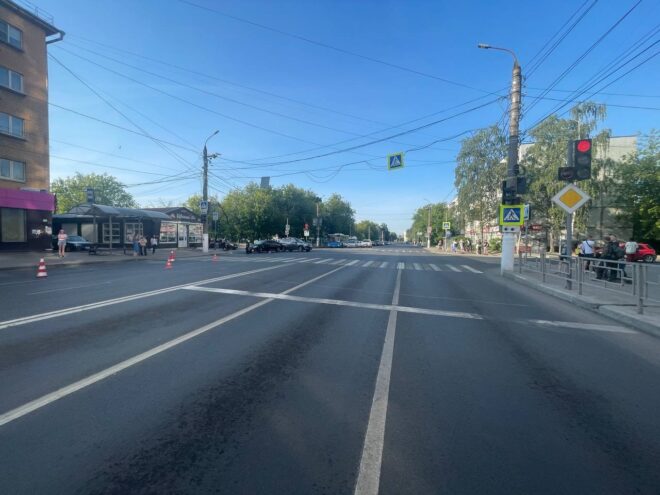 В Твери водитель решила проскочить перекресток и сбила ребенка В Твери водитель решила проскочить перекресток и сбила ребенка