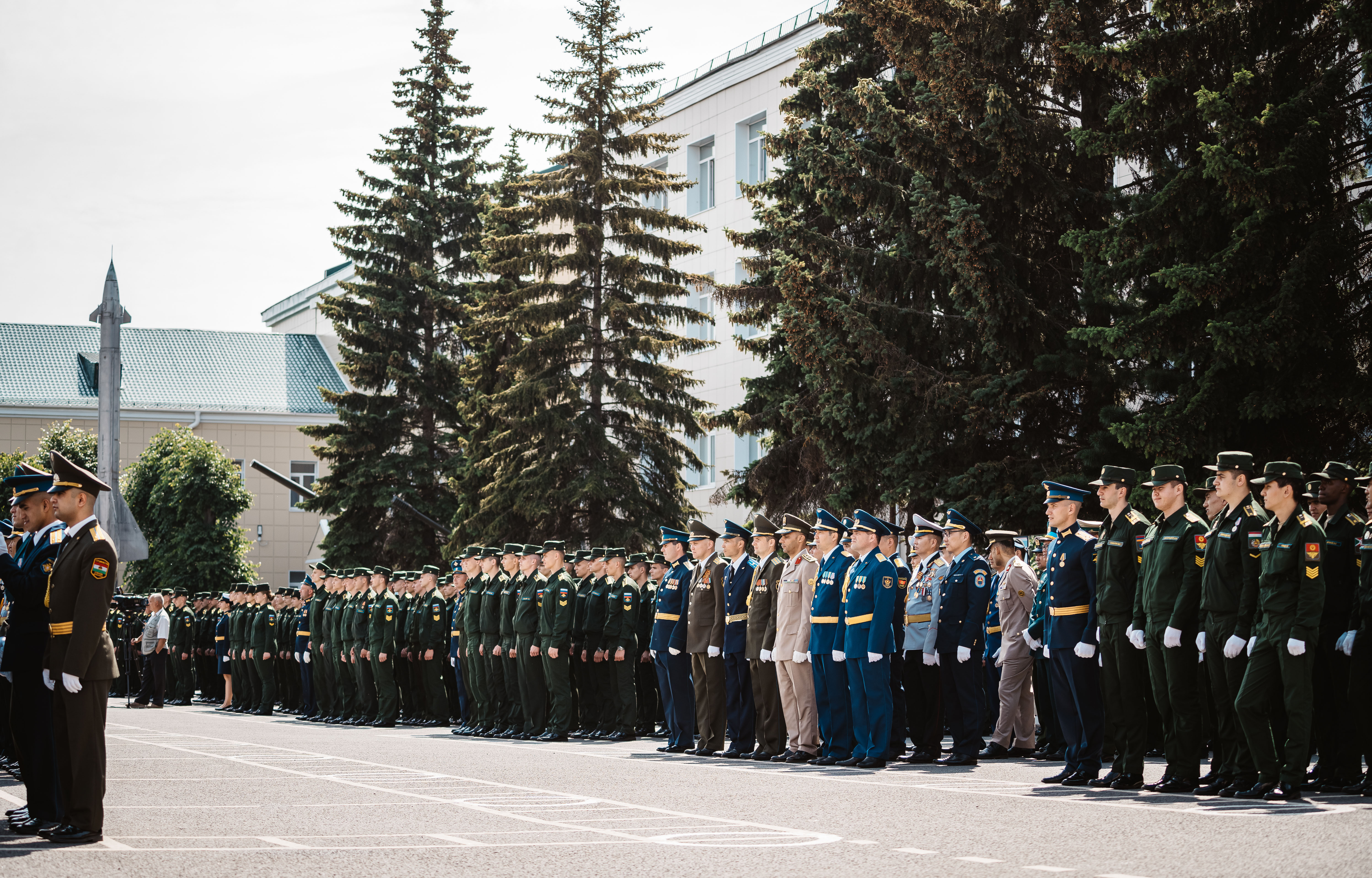 Игорь Руденя поздравил выпускников Военной академии воздушно-космической обороны имени Маршала Жукова Игорь Руденя поздравил выпускников Военной академии воздушно-космической обороны имени Маршала Жукова