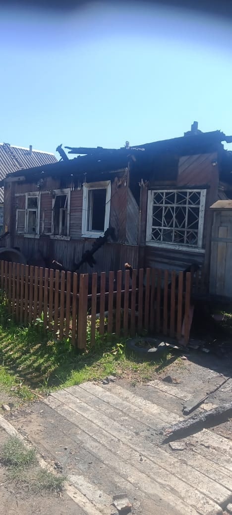 Многодетной семье из Вышнего Волочка, потерявшей дом из-за пожара, по поручению губернатора Игоря Рудени оказывается необходимая помощь