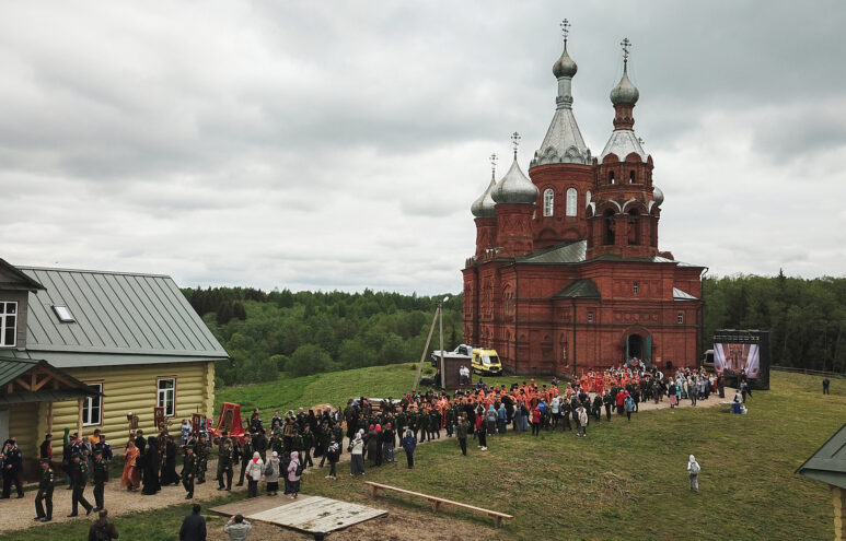 На открытии Волжского крестного хода выступит ансамбль гусляров