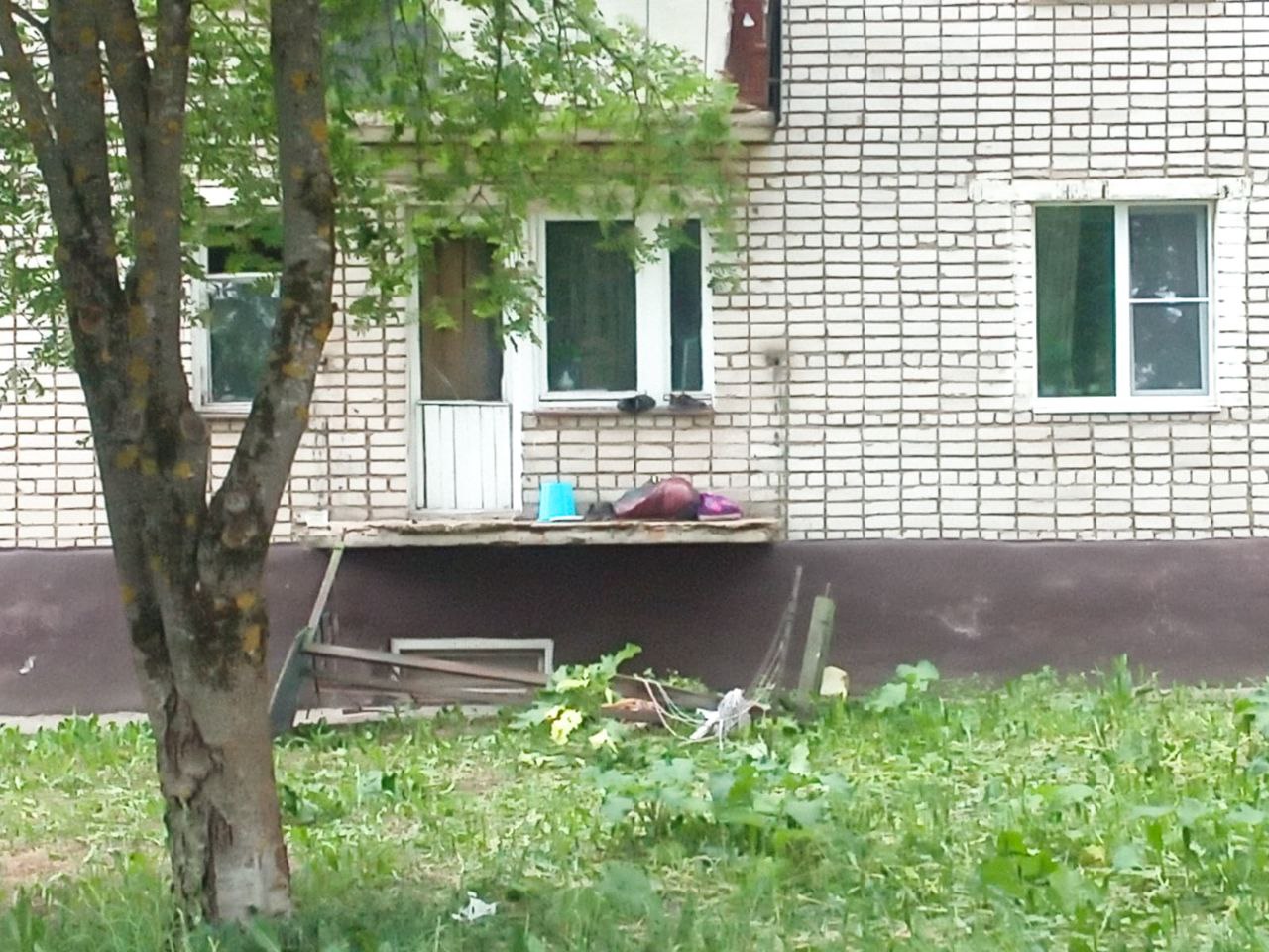 В Тверской области при обрушении балкона пострадал мужчина В Тверской области при обрушении балкона пострадал мужчина