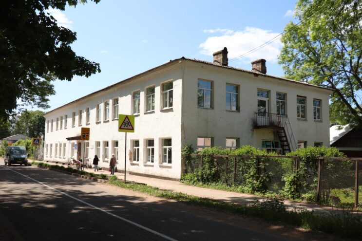 В Торопецкой гимназии имени святителя Тихона обновят фасад и заменят окна