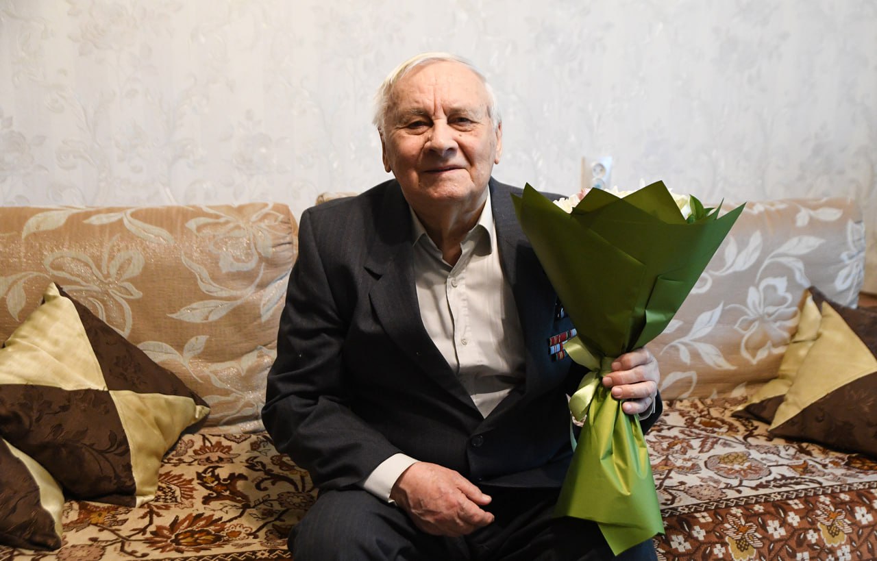 Игорь Руденя поздравил с днем рождения ветерана Владимира Николаевича Левандовского