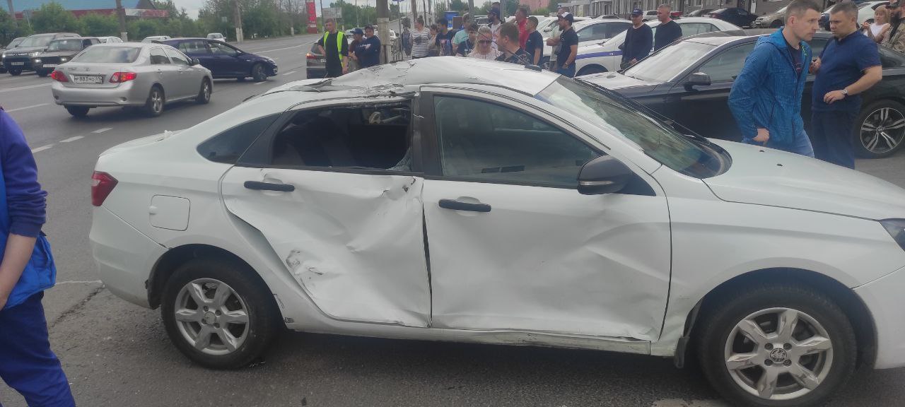 В Твери мотоциклист скончался в аварии до приезда скорой В Твери мотоциклист скончался в аварии до приезда скорой