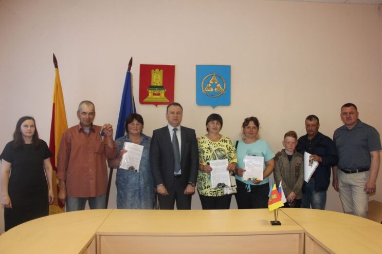Восемь семей в Бологое получили ключи от новых квартир