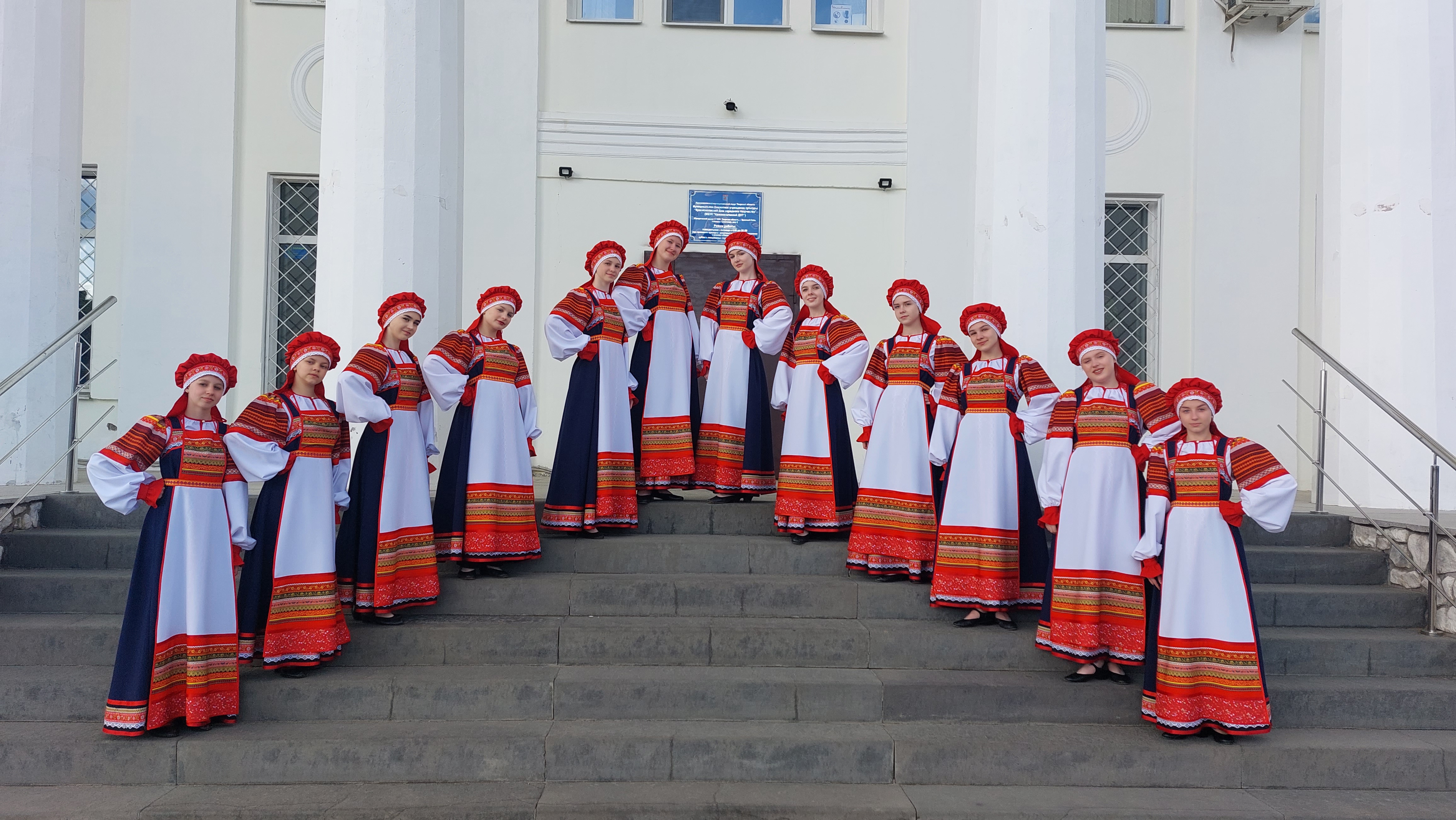 Для коллективов Краснохолмского Дома народного творчества приобретено оборудование и костюмы