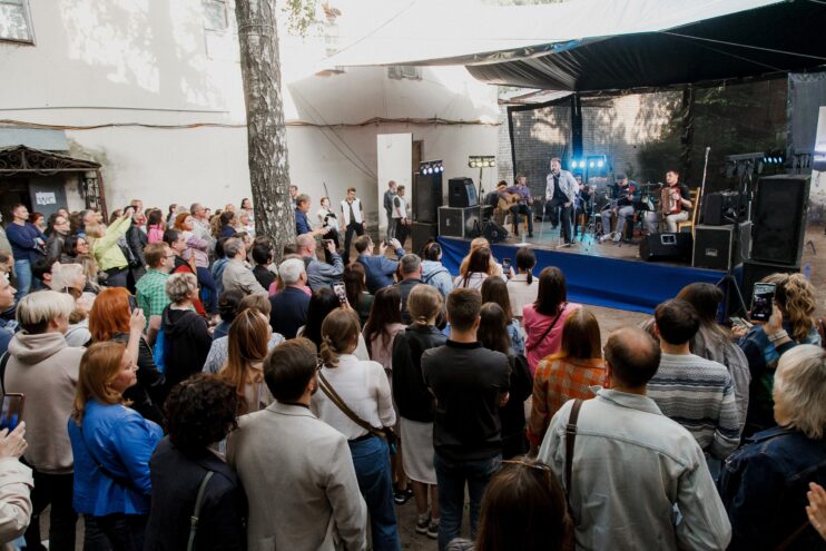 Тверской ТЮЗ закрыл 90-ый сезон вечеринкой под открытым небом