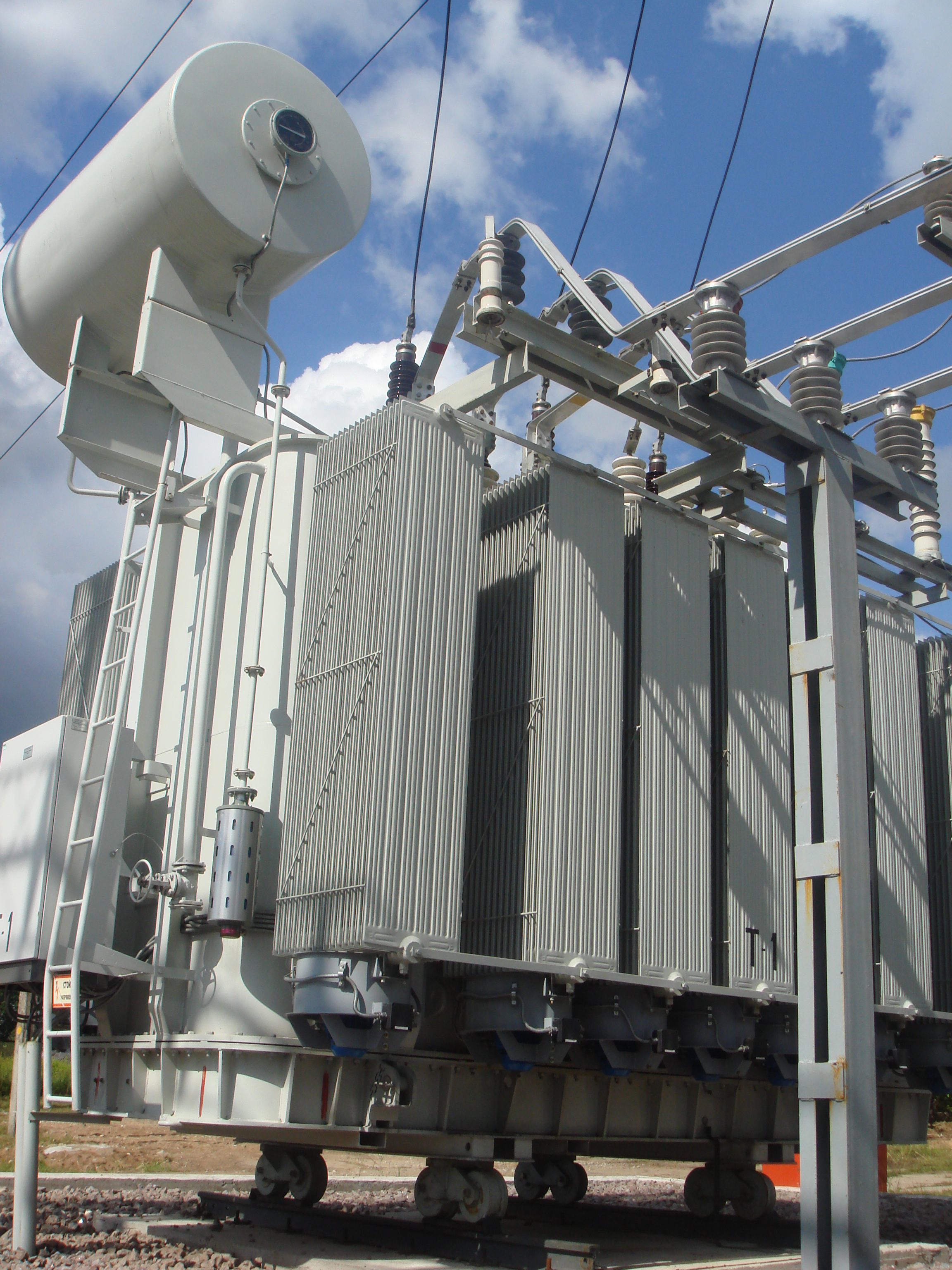 Филиал «Россети Центр» - «Тверьэнерго» выполняет ремонт оборудования крупных питающих центров