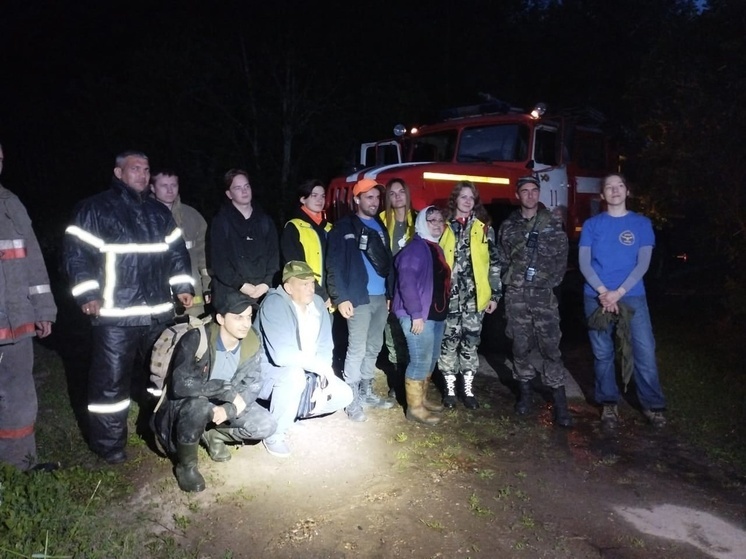 В Тверской области волонтеры и сотрудники МЧС спасли бабушку, заблудившуюся в лесу