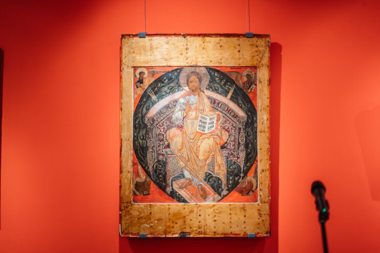 На выставке в Твери представили уникальные старинные иконы из частных собраний