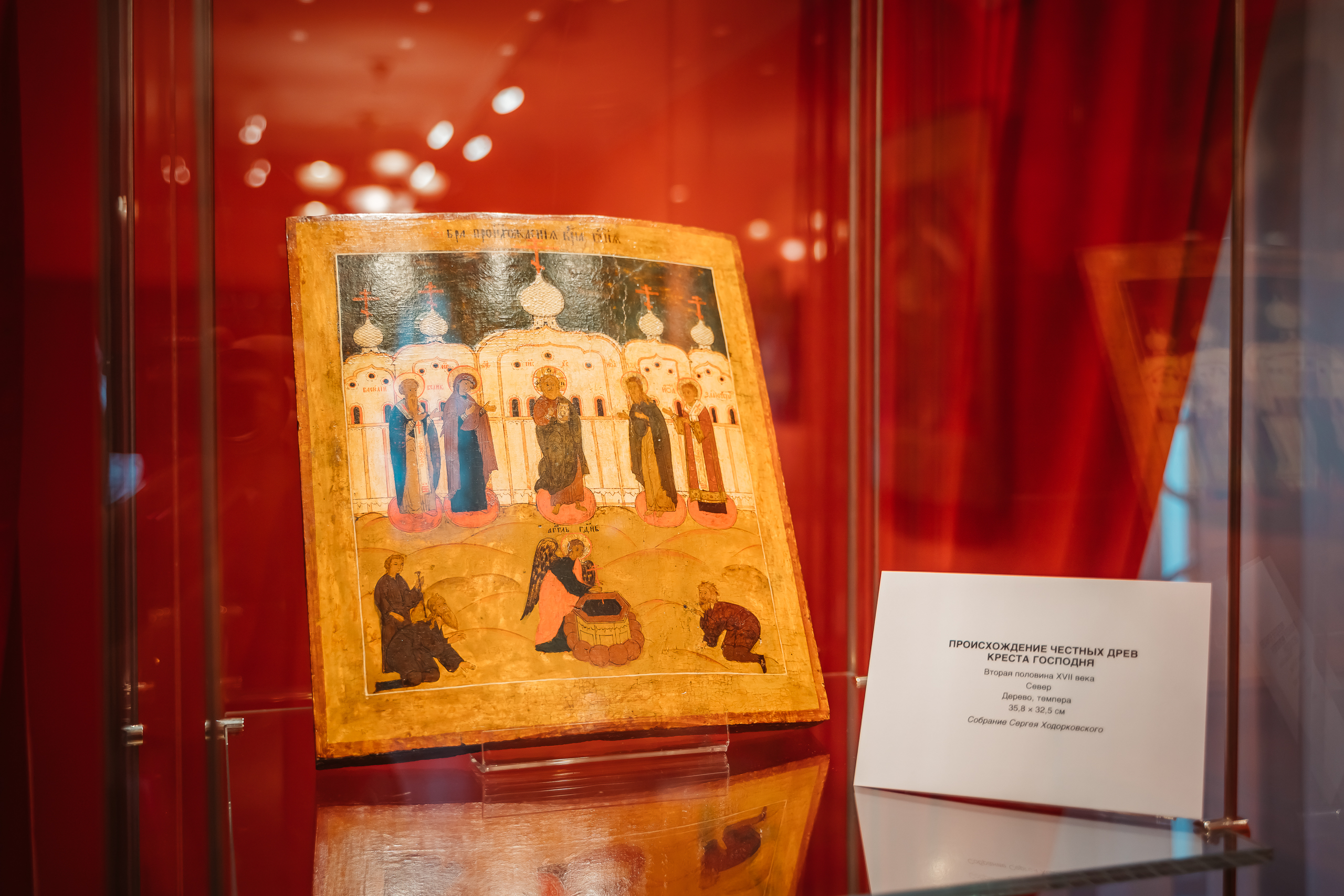 На выставке в Твери представили уникальные старинные иконы из частных собраний