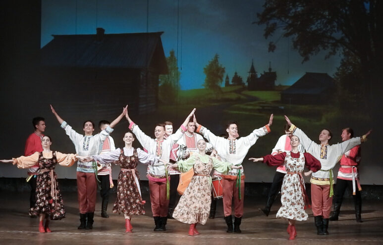 В Калязине проходит XI фестиваль традиционного народного творчества молодежных коллективов ЦФО В Калязине проходит XI фестиваль традиционного народного творчества молодежных коллективов ЦФО