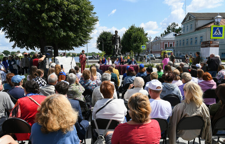 В Твери состоялась церемония гашения художественной почтовой карточки, посвящённой 95-летию поэта Андрея Дементьева В Твери состоялась церемония гашения художественной почтовой карточки, посвящённой 95-летию поэта Андрея Дементьева