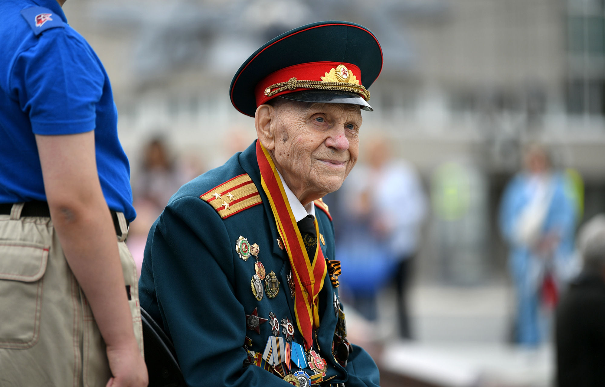 Для фронтовика Спартака Андреевича Сычёва в день 100-летия организовано торжественное поздравление у стелы «Город воинской славы» в Твери Для фронтовика Спартака Андреевича Сычёва в день 100-летия организовано торжественное поздравление у стелы «Город воинской славы» в Твери