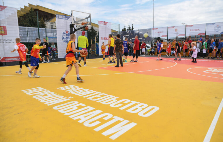 Андрей Кириленко и другие звезды спорта стали участниками открытия в Твери Центра уличного баскетбола Андрей Кириленко и другие звезды спорта стали участниками открытия в Твери Центра уличного баскетбола