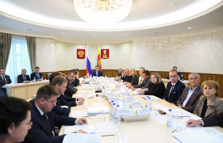 Игорь Руденя провел заседание Межведомственной комиссии по земельным отношениям Игорь Руденя провел заседание Межведомственной комиссии по земельным отношениям