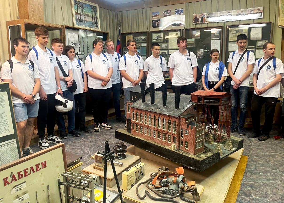 Участники студенческих отрядов Тверьэнерго побывали с экскурсией в Тверском учебно-производственном центре