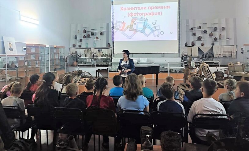В Западной Двине открылась выставка к Дню фотографа