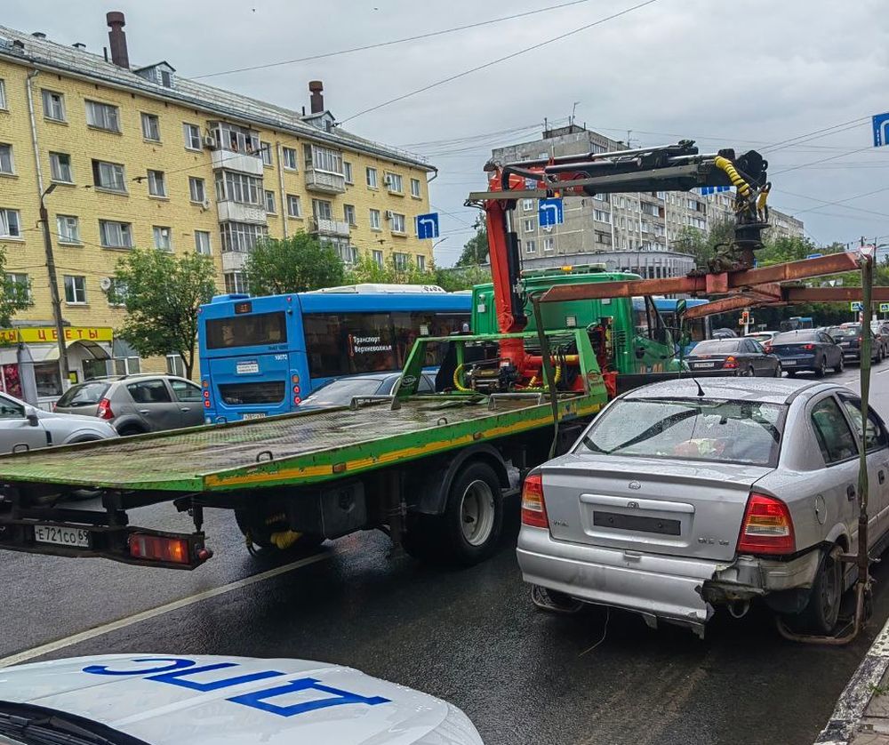 В Твери 16-летний подросток разъезжал по дорогам на машине без водительского удостоверения
