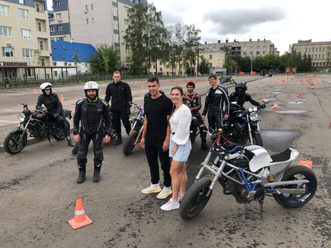 Лыжница Наталья Непряева посетила площадку Фестиваля мотоспорта