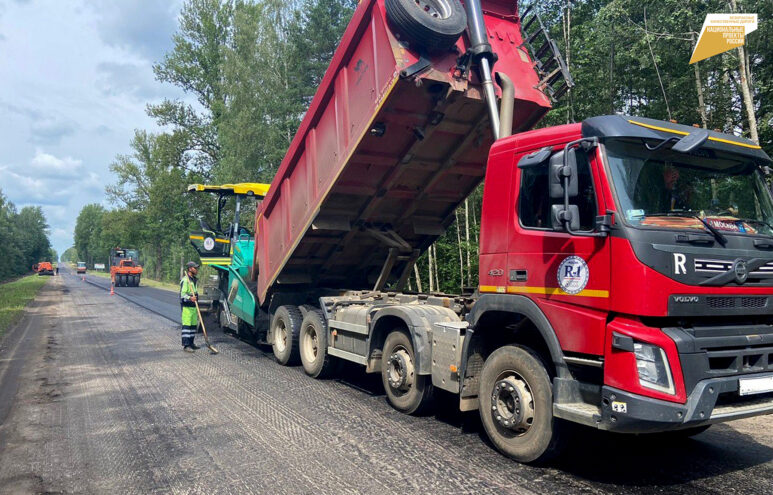 По нацпроекту «Безопасные качественные дороги» ремонтируют дорогу в селе Медное Калининского округа По нацпроекту «Безопасные качественные дороги» ремонтируют дорогу в селе Медное Калининского округа
