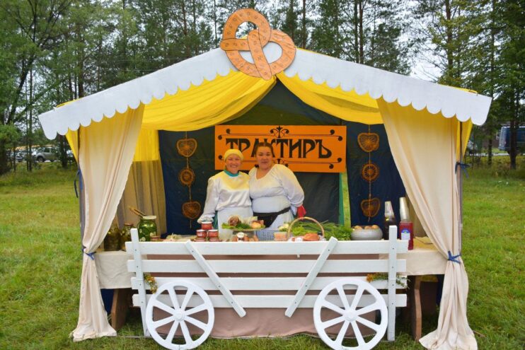 Гости фестиваля OMA RANDA в Тверской области познакомились с карельской культурой Гости фестиваля OMA RANDA в Тверской области познакомились с карельской культурой