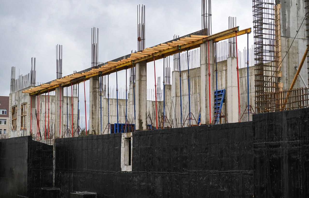 Игорь Руденя проинспектировал ход работ по строительству ДОКБ в Твери и провел выездное совещание на объекте