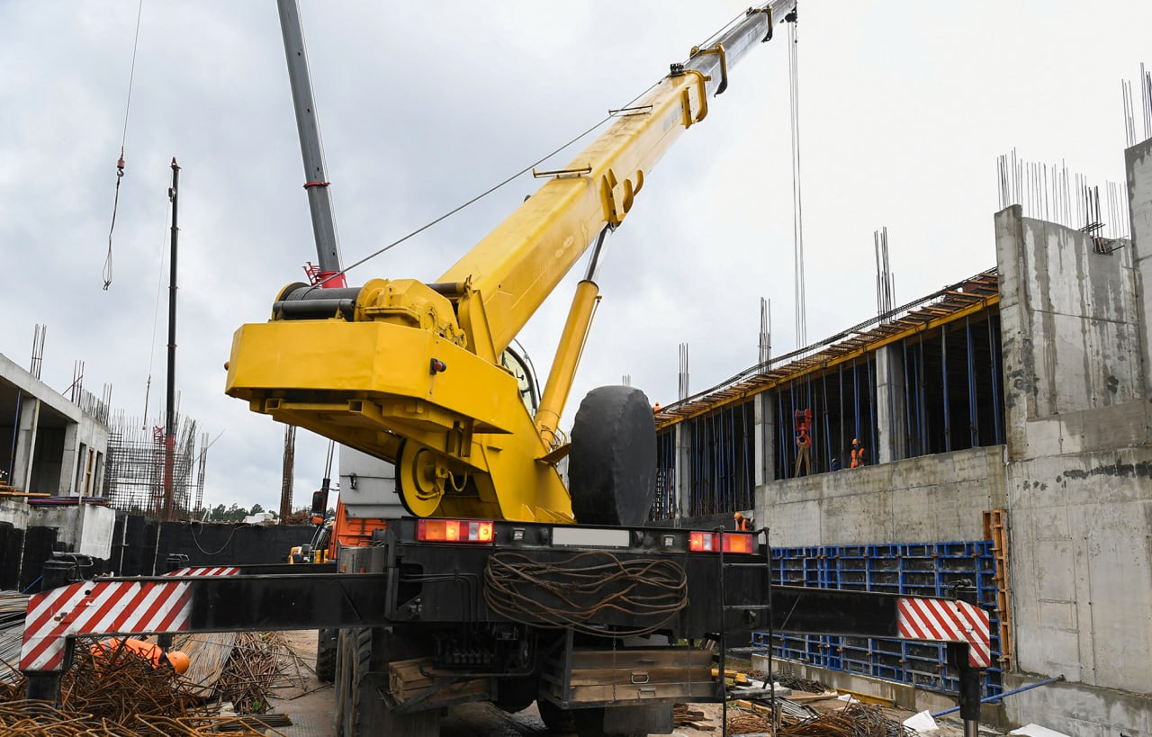 Игорь Руденя проинспектировал ход работ по строительству ДОКБ в Твери и провел выездное совещание на объекте