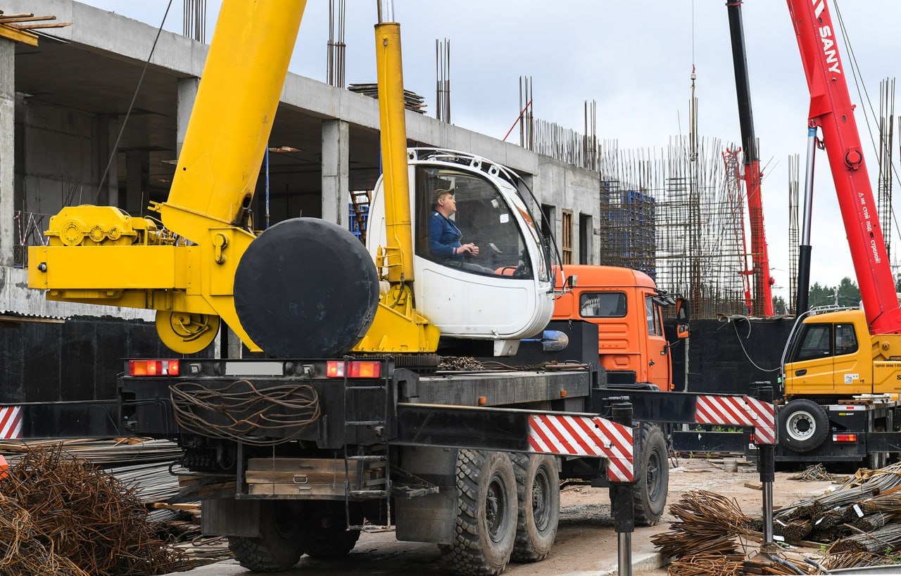 Игорь Руденя проинспектировал ход работ по строительству ДОКБ в Твери и провел выездное совещание на объекте