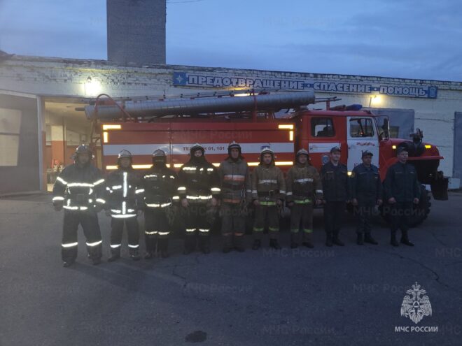 В Кимрах пожарные спасли из горящей квартиры девочку