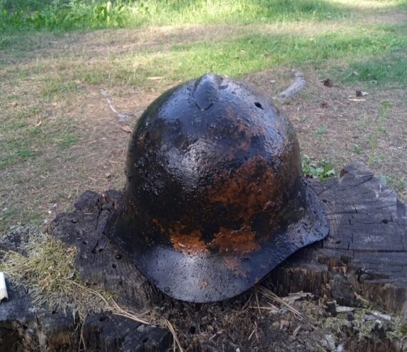 В реке в Тверской области нашли дорогой атрибут советского военного В реке в Тверской области нашли дорогой атрибут советского военного