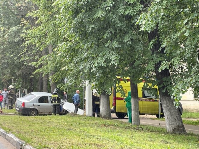 В Твери столкнулись три автомобиля