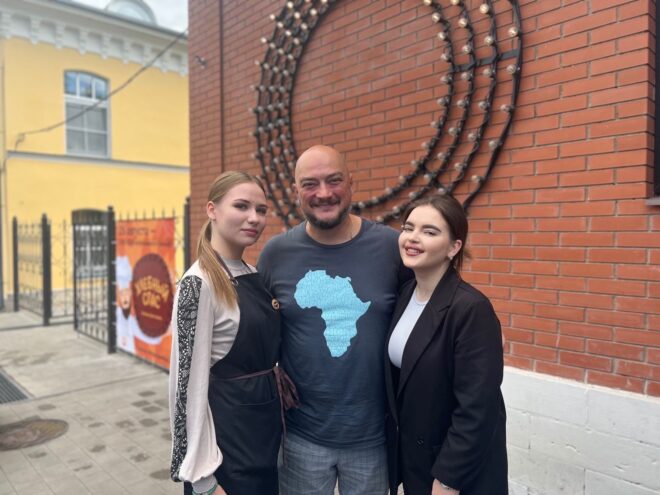 Известный российский юморист посетил ресторан в Торжке