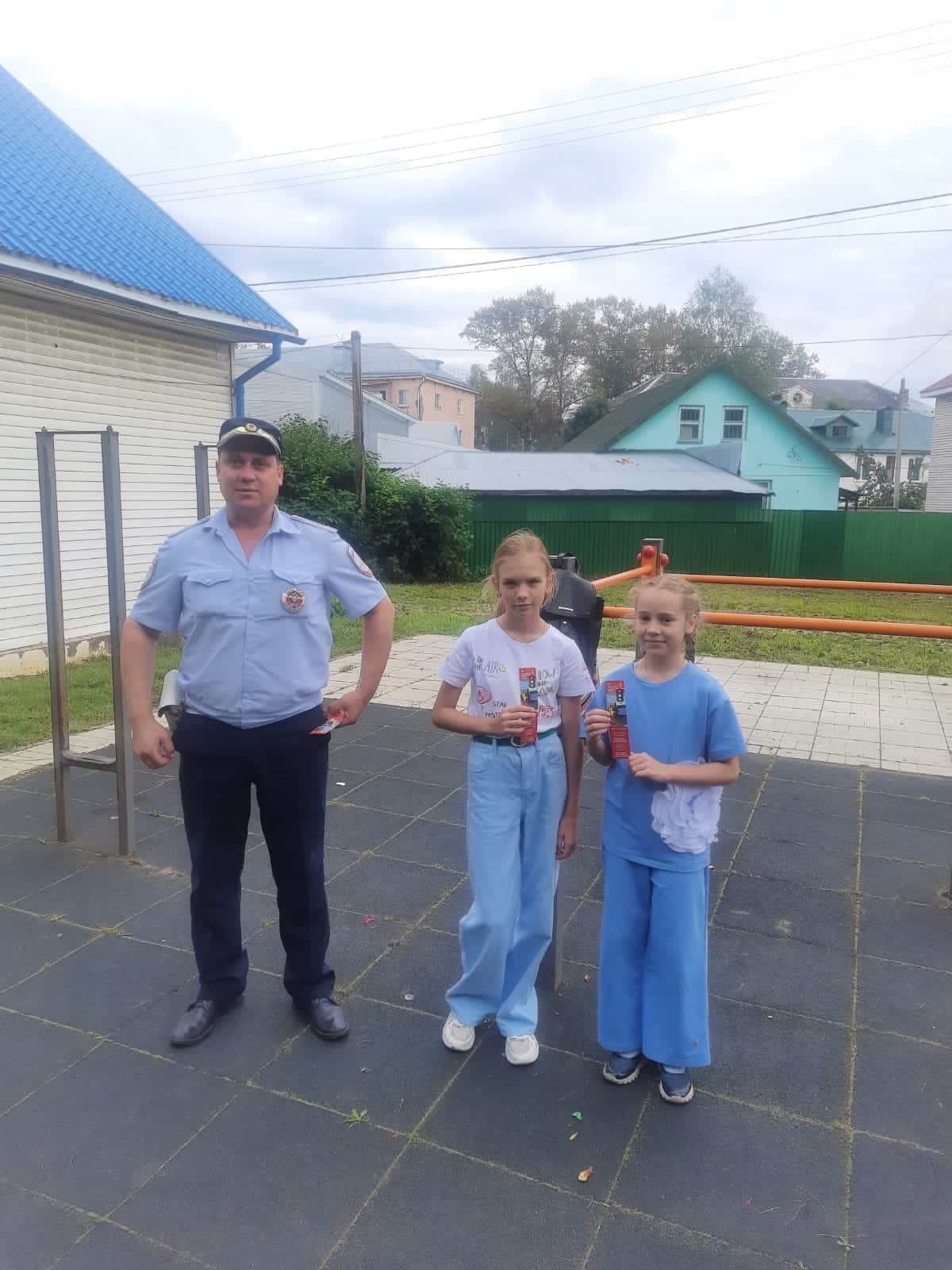 Ребятам из Нелидова напомнили о правилах дорожного движения Ребятам из Нелидова напомнили о правилах дорожного движения