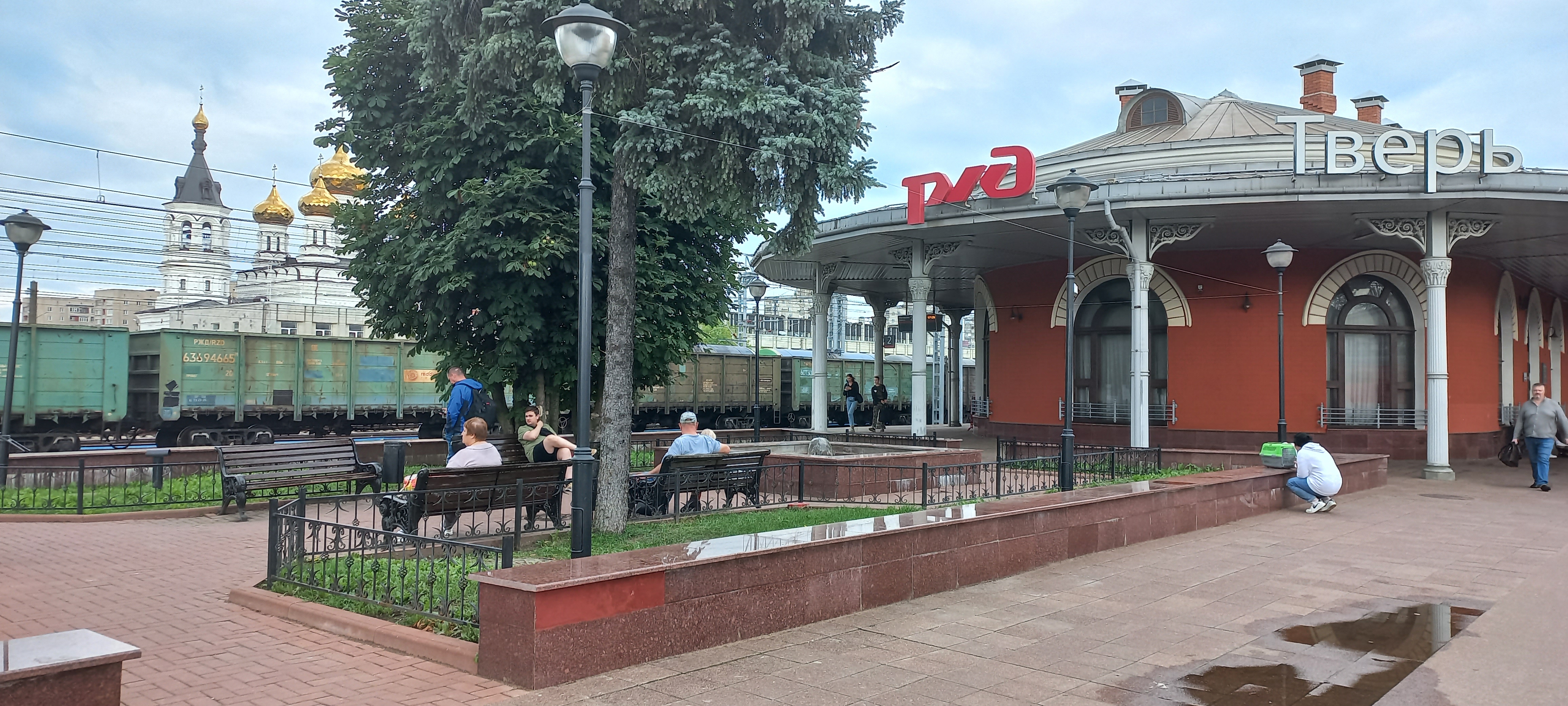В Твери у железнодорожного вокзала рецидивист украл у москвича телефон В Твери у железнодорожного вокзала рецидивист украл у москвича телефон