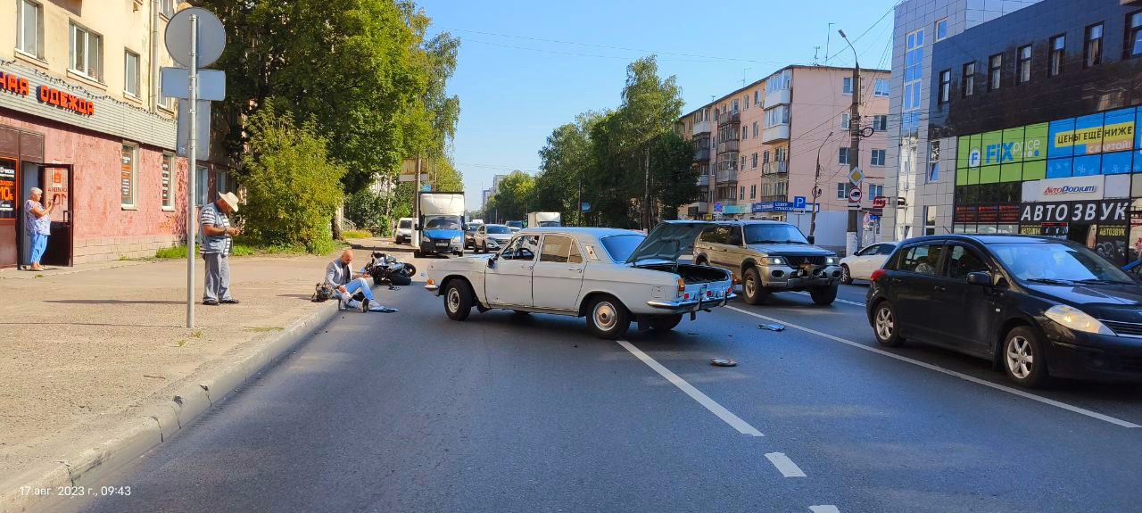 В Твери в ДТП на Волоколамском проспекте пострадал мотоциклист В Твери в ДТП на Волоколамском проспекте пострадал мотоциклист